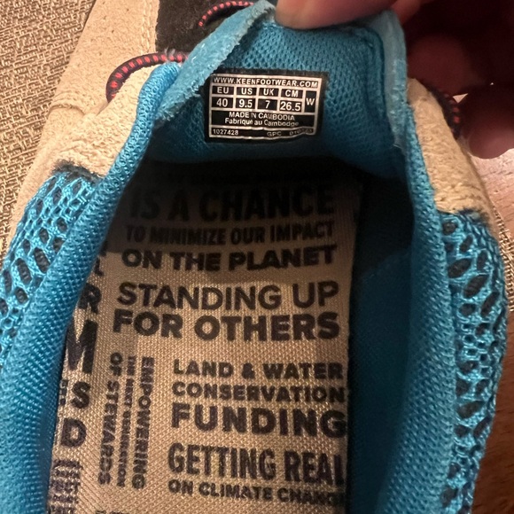 Keen Women's Sneakers in Black, Blue, and Beige - Picture 5 of 7